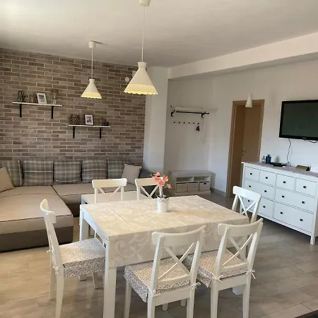 Regina Apartman *